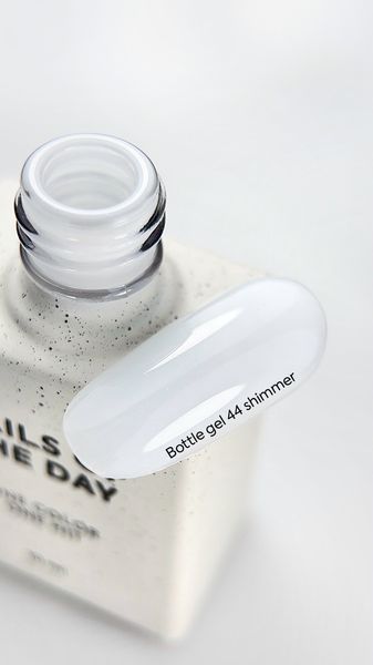Гель жидкий камуфлирующий для укрепления ногтей, NAILSOFTHEDAY Bottle Gel Shimmer, №44, молочный с шиммером, 10 мл 4822241000009 фото