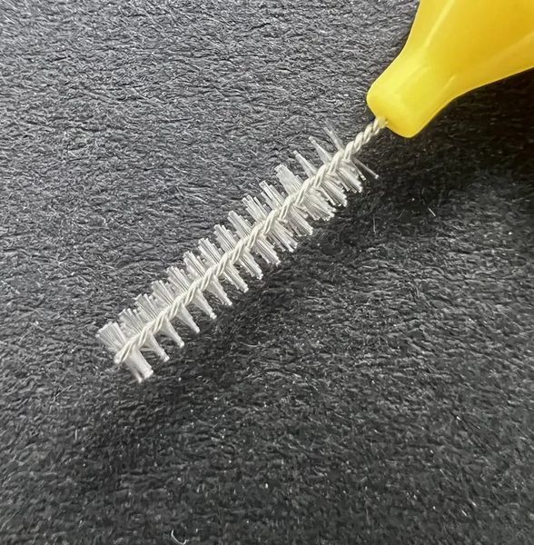 Щеточка Baby Brush для ресниц и бровей (L-форма), желтая, 1 шт z040169 фото